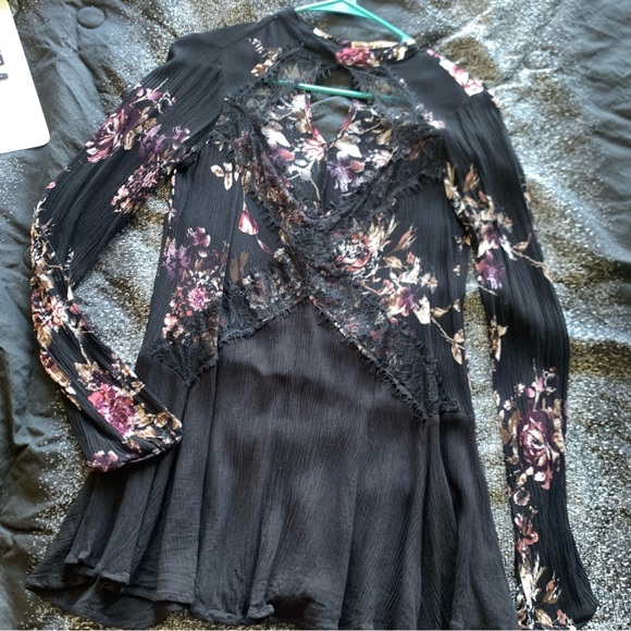 Floral lace trimmed cut out fit and flare top - Picture 1 of 4